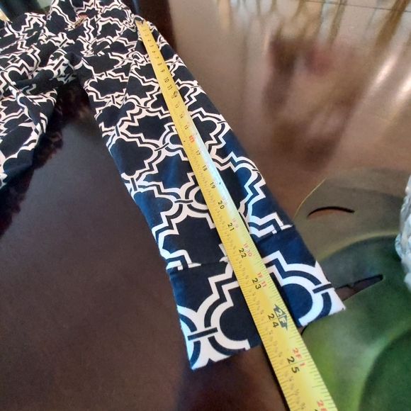 Crown & Ivy Beach Collection Navy & Cream Classic Tile Pattern Top. - Picture 11 of 11